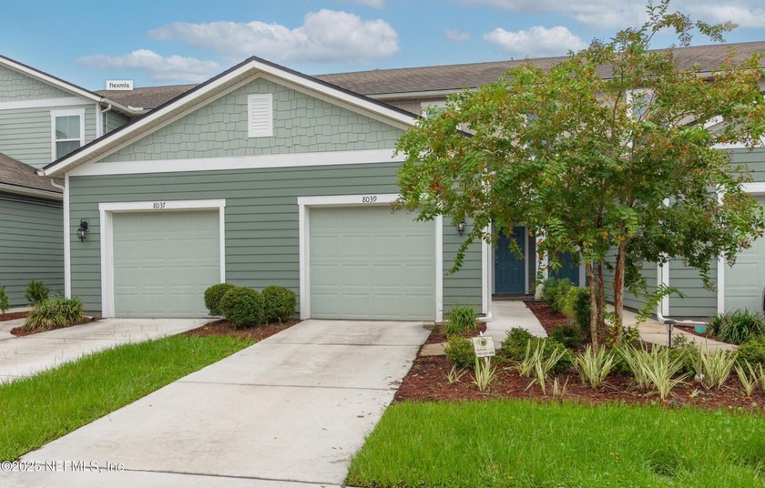 Clean, comfortable, cozy and convenient. This 2020 unit has - Beach Townhome/Townhouse for sale in Jacksonville, Florida on Beachhouse.com