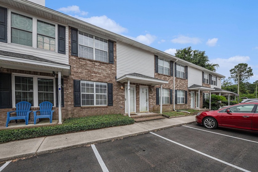 Updated 2BR Townhome on Charleston Greenway - New HVAC, Water - Beach Home for sale in Charleston, South Carolina on Beachhouse.com