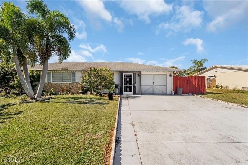Located on a spacious lot in a quiet Fort Myers area, this - Beach Home for sale in Fort Myers, Florida on Beachhouse.com