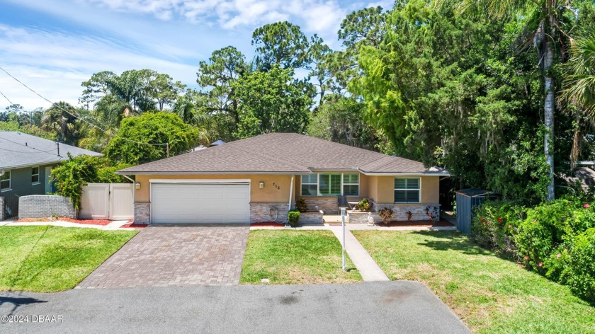 Large CANAL FRONT home, on a Cul-De-Sac, is ready for its new - Beach Home for sale in Port Orange, Florida on Beachhouse.com