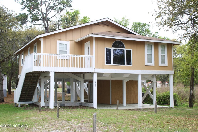 You will love the great open floor plan in this three bedroom - Beach Home for sale in Supply, North Carolina on Beachhouse.com
