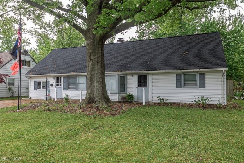 Welcome to this spacious and beautifully maintained 5-bedroom, 2 - Beach Home for sale in Sheffield Lake, Ohio on Beachhouse.com