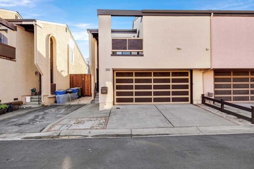 Move-in ready opportunity in centrally located Fremont's - Beach Home for sale in Fremont, California on Beachhouse.com