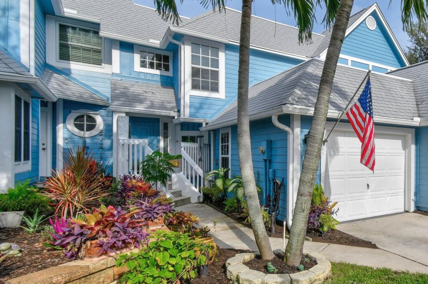 This spectacular newly renovated home exudes a chic, modern - Beach Townhome/Townhouse for sale in Jupiter, Florida on Beachhouse.com