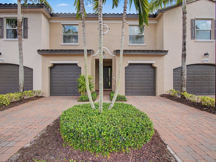 Highly sought-after Palm Beach Gardens boutique luxury townhome - Beach Townhome/Townhouse for sale in Palm Beach Gardens, Florida on Beachhouse.com