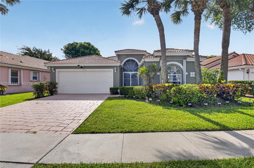Beautifully renovated waterfront home featuring a designer - Beach Home for sale in Boynton Beach, Florida on Beachhouse.com