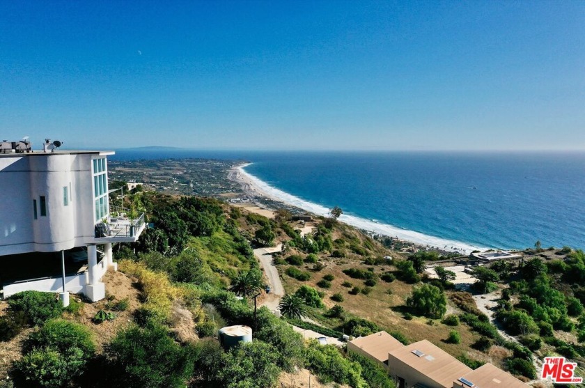 SHORT SALE SUBJECT TO LENDER APPROVAL. *** OFFERS DUE MAY 2  *** - Beach Home for sale in Malibu, California on Beachhouse.com