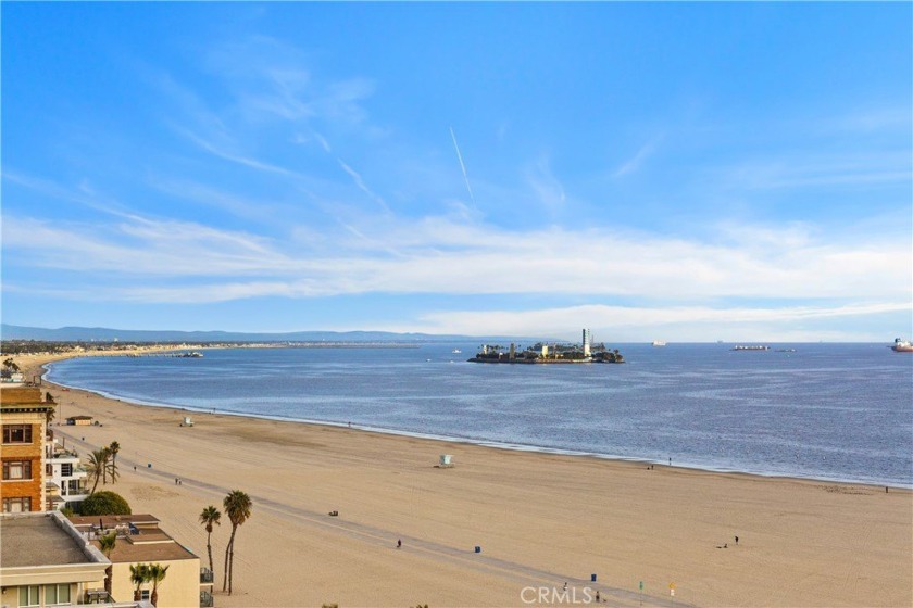 **Oceanfront Condo in Long Beach** Discover coastal living at - Beach Condo for sale in Long Beach, California on Beachhouse.com