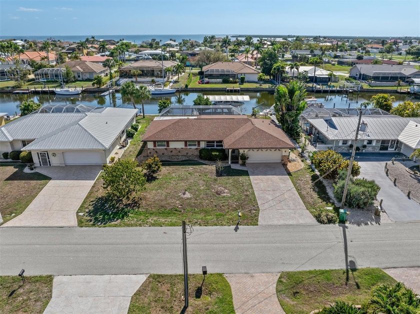 SAILBOAT ACCESS! TURNKEY! FULLY FURNISHED AND READY FOR YOU! - Beach Home for sale in Port Charlotte, Florida on Beachhouse.com