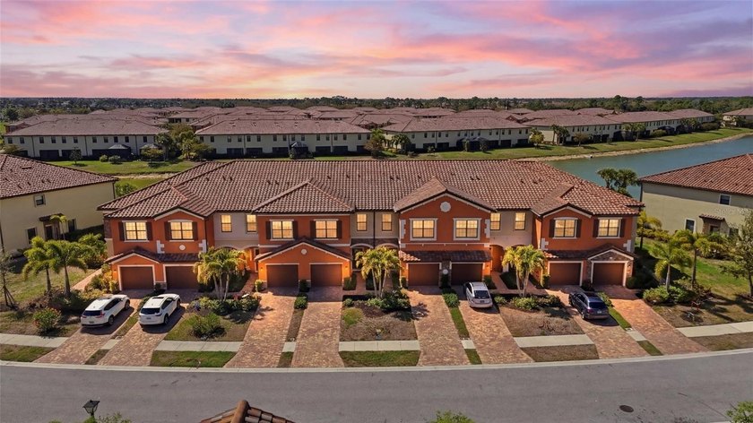 BEST VALUE TOWNHOME IN GRAN PARADISO! Experience resort-style - Beach Townhome/Townhouse for sale in Venice, Florida on Beachhouse.com