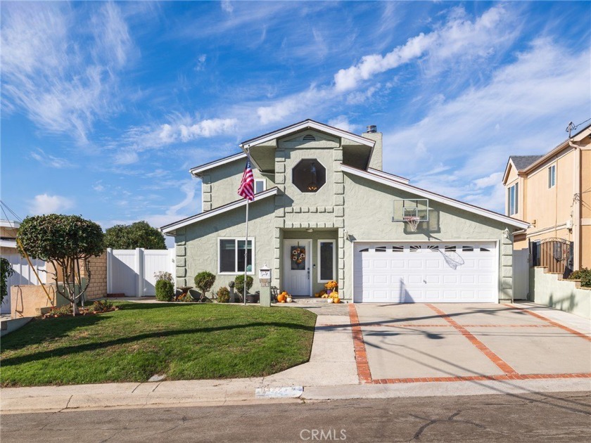 This move in ready home offers plenty of living space featuring - Beach Home for sale in Torrance, California on Beachhouse.com