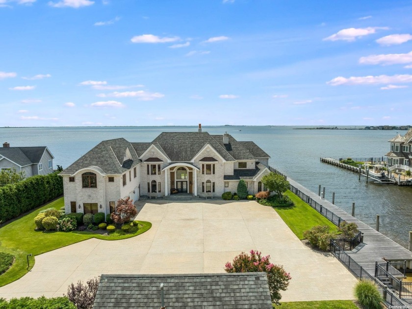 Relax, you don't have to travel all the way to the Hamptons to - Beach Home for sale in West Islip, New York on Beachhouse.com