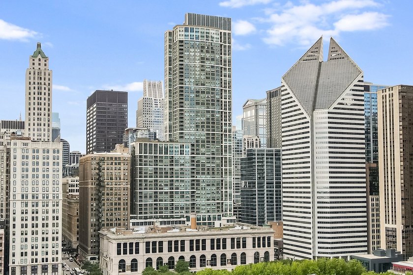 2 Bedrooms Plus Den, Heritage at Millennium Park presents an - Beach Condo for sale in Chicago, Illinois on Beachhouse.com