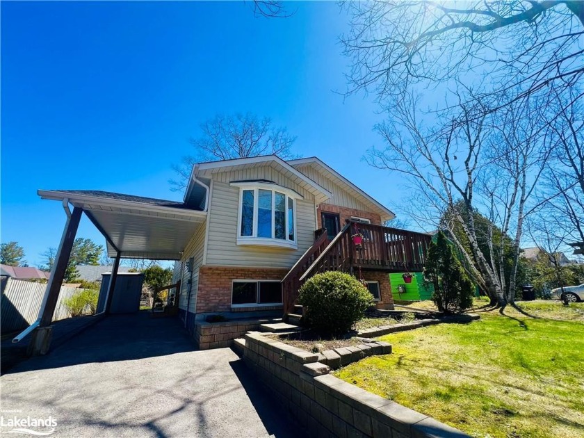 Sunny, Beachy Raised Bungalow! Nestled in the heart of Wasaga - Beach Home for sale in Wasaga Beach,  on Beachhouse.com