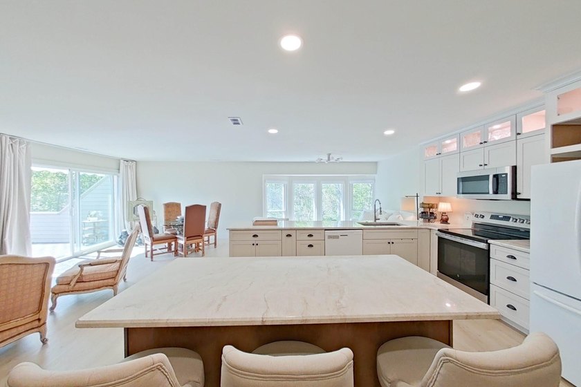 Beautifully renovated upper condo offering peaceful wooded views - Beach Condo for sale in Grosse Ile, Michigan on Beachhouse.com