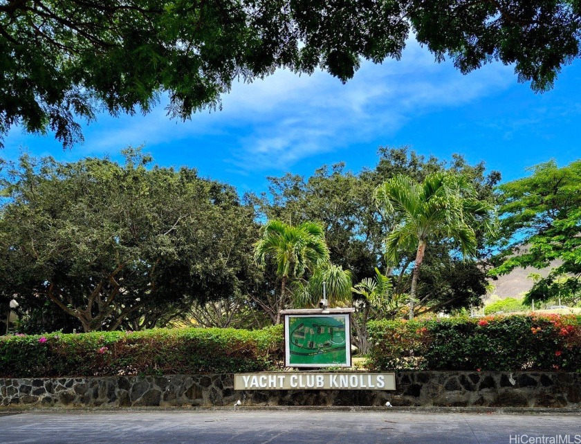 Single level 2 bedroom, 1.5 bath with 2 assigned parking stalls - Beach Condo for sale in Kaneohe, Hawaii on Beachhouse.com