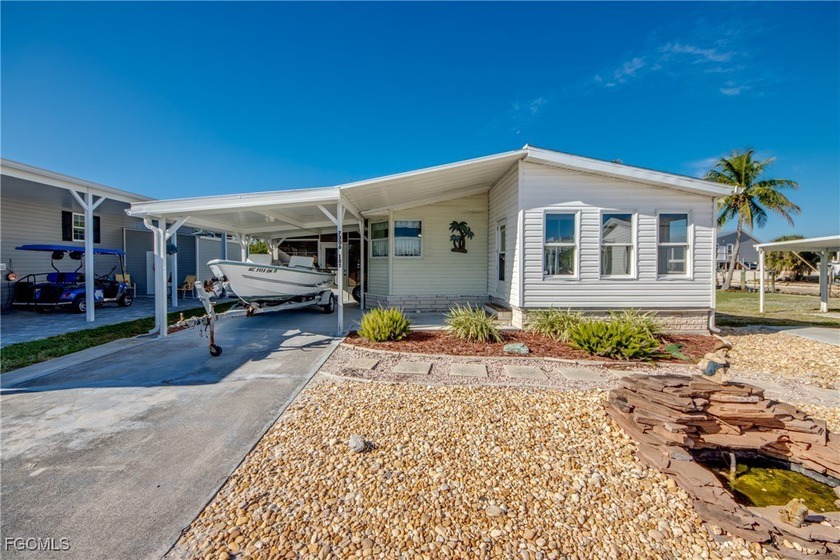 GULF ACCESS-no bridges. Charming 2 bedroom, 2 bath waterfront - Beach Home for sale in St. James City, Florida on Beachhouse.com