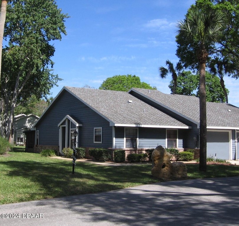 Beautiful retreat in Pelican Bay. High and dry, all assessments - Beach Condo for sale in Daytona Beach, Florida on Beachhouse.com