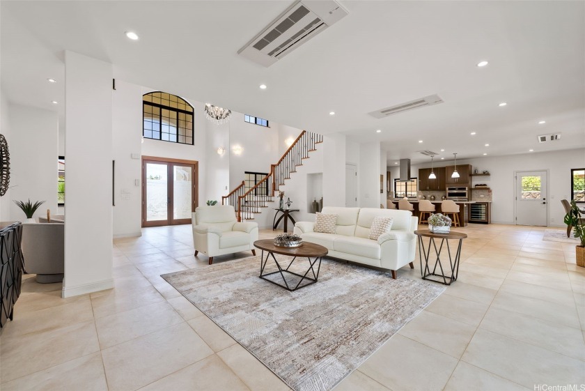 Stunning, sophisticated 6-bedroom, 5.5-bath custom residence - Beach Home for sale in Honolulu, Hawaii on Beachhouse.com