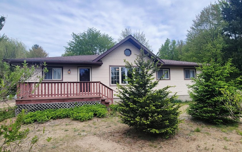 Find your dream Michigan country home! Very specious 5 bedrooms - Beach Home for sale in Covert, Michigan on Beachhouse.com
