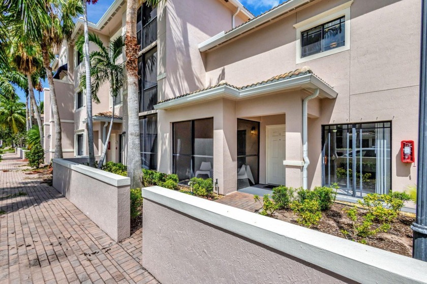 Beautifully updated, 3 bedroom, 3 full bath 2 story condo with a - Beach Townhome/Townhouse for sale in Palm Beach Gardens, Florida on Beachhouse.com