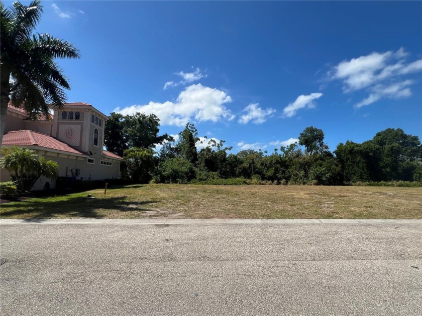 NOTHING ELSE LIKE THIS ON THE MARKET. READY TO BUILD your dream - Beach Lot for sale in Sarasota, Florida on Beachhouse.com