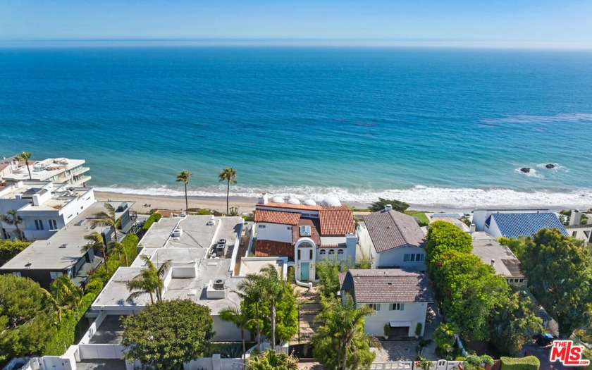 Welcome to your dream coastal retreat! As you enter through the - Beach Home for sale in Malibu, California on Beachhouse.com