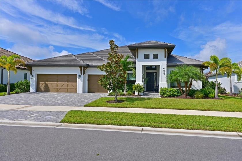 This home is NOT IN A FLOOD ZONE and had no hurricane damage - Beach Home for sale in Sarasota, Florida on Beachhouse.com