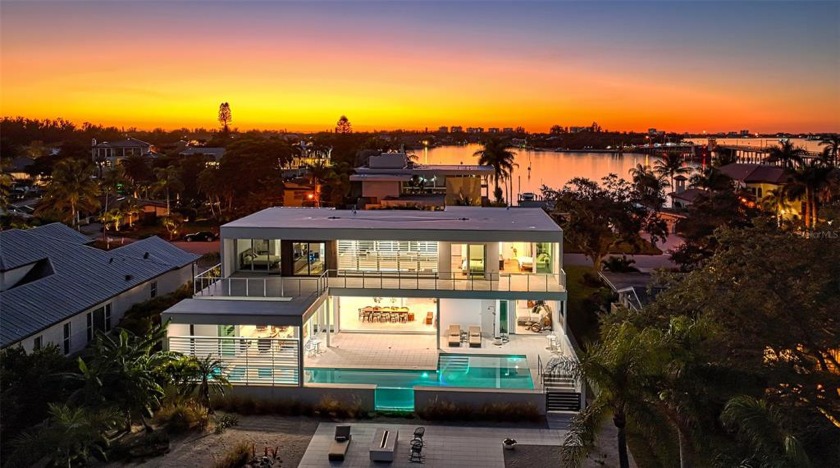 Beautiful waterfront luxury modern home by award-winning - Beach Home for sale in Sarasota, Florida on Beachhouse.com