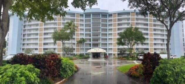 One of Palm Aire's most desirable buildings! This extra-spacious - Beach Condo for sale in Pompano Beach, Florida on Beachhouse.com