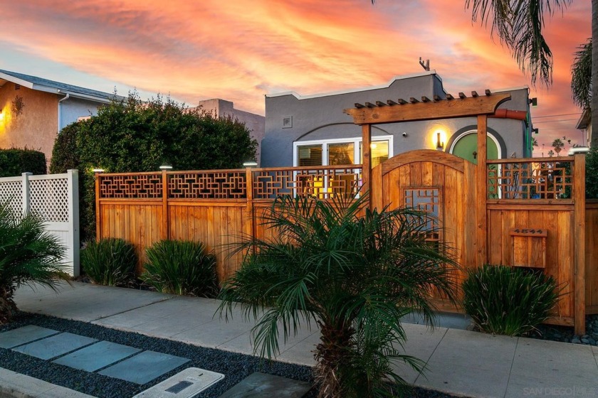 This modernized beach compound has 2 homes one lot with - Beach Home for sale in San Diego, California on Beachhouse.com
