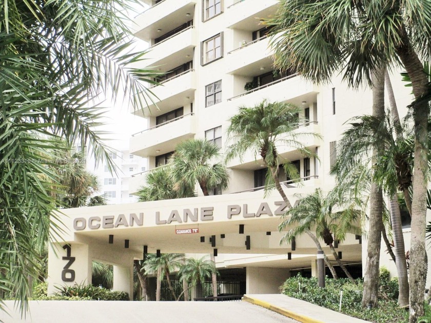 ** UNDER COURT PROBATE**  BEAUTIFUL & MUCH SOUGHT AFTER WELL - Beach Condo for sale in Key Biscayne, Florida on Beachhouse.com