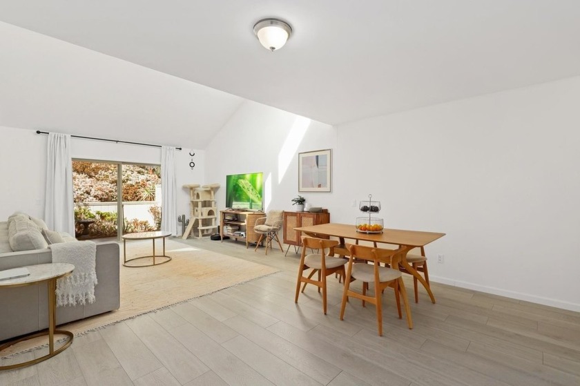 BRIGHT  UPGRADED, GROUND-LEVEL CONDO IN HIGHLY DESIRABLE - Beach Home for sale in San Diego, California on Beachhouse.com