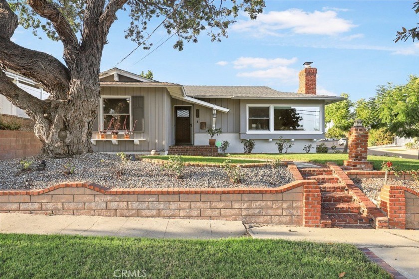 Welcome to this PICTURE PERFECT corner lot home with sweeping - Beach Home for sale in San Pedro, California on Beachhouse.com