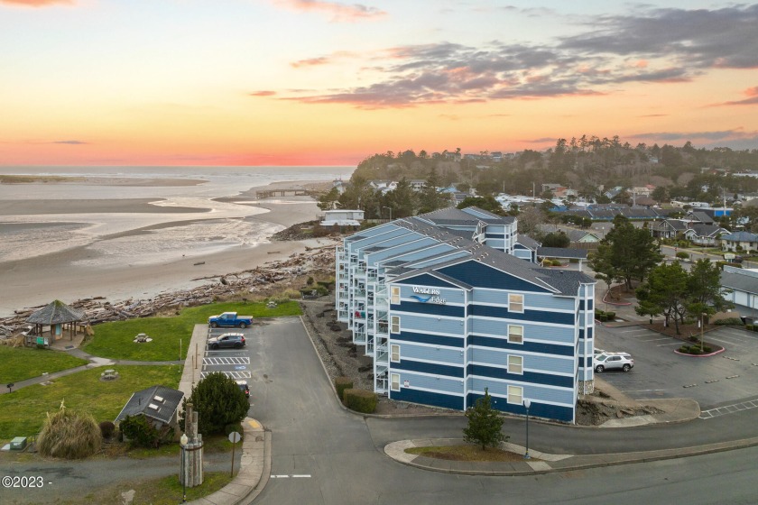 Come see this updated Waters Edge Condo with bay, mountain, and - Beach Condo for sale in Lincoln City, Oregon on Beachhouse.com