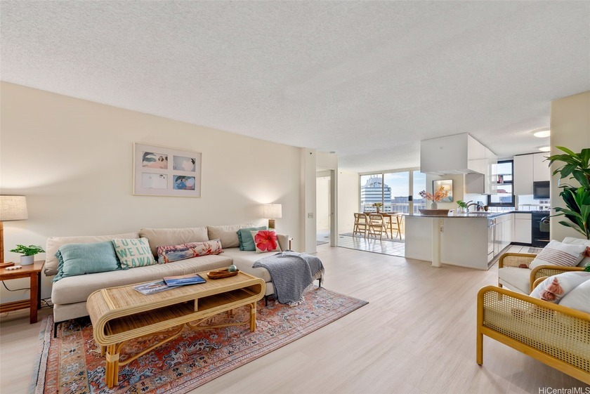 This rarely available penthouse offers 1,200 sq ft of - Beach Condo for sale in Honolulu, Hawaii on Beachhouse.com