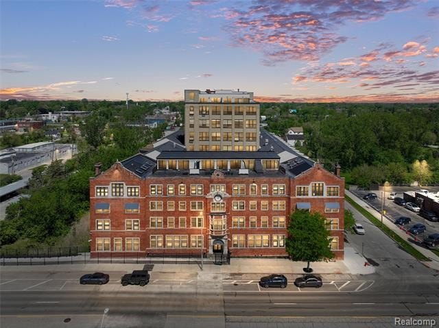 Welcome Home ! Unit 312W in The Lofts at Rivertown offers a chic - Beach Condo for sale in Detroit, Michigan on Beachhouse.com