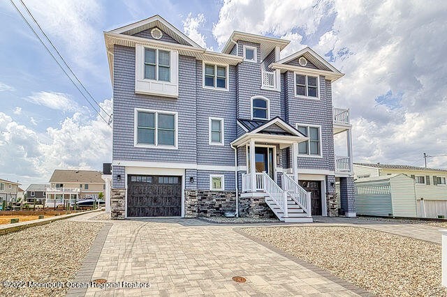 Better than new!!! You'll fall in love with this gorgeous Custom - Beach Home for sale in Forked River, New Jersey on Beachhouse.com