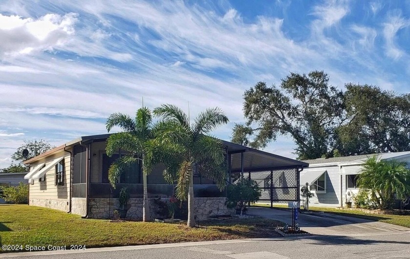 INVESTOR ALERT! Spacious 2-bedroom 2-bath home with carport in - Beach Home for sale in Melbourne, Florida on Beachhouse.com