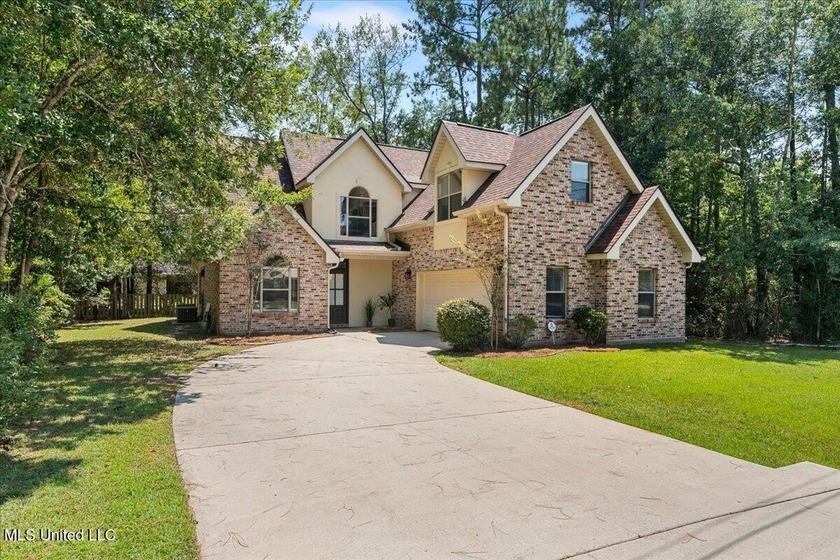 Don't miss this well maintained 3 bedroom, 2.5 bath custom home - Beach Home for sale in Diamondhead, Mississippi on Beachhouse.com