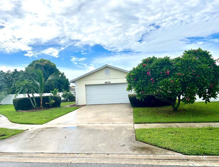 Welcome to a beautiful home reside in the cul-desac and has a - Beach Home for sale in West Palm Beach, Florida on Beachhouse.com