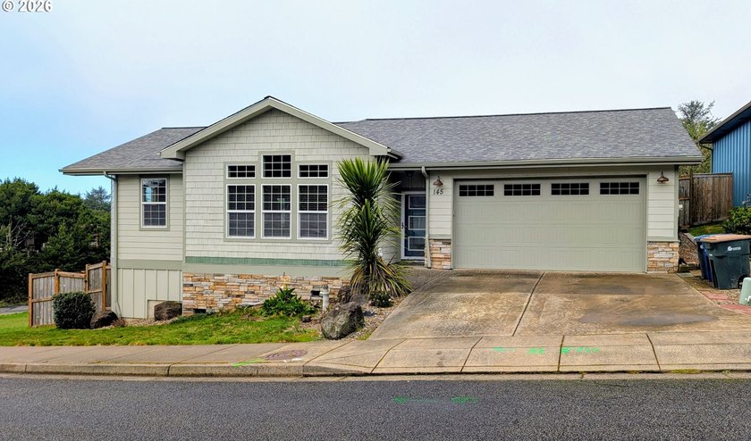 Beautifully appointed 2014 traditional style one level home just - Beach Home for sale in Newport, Oregon on Beachhouse.com