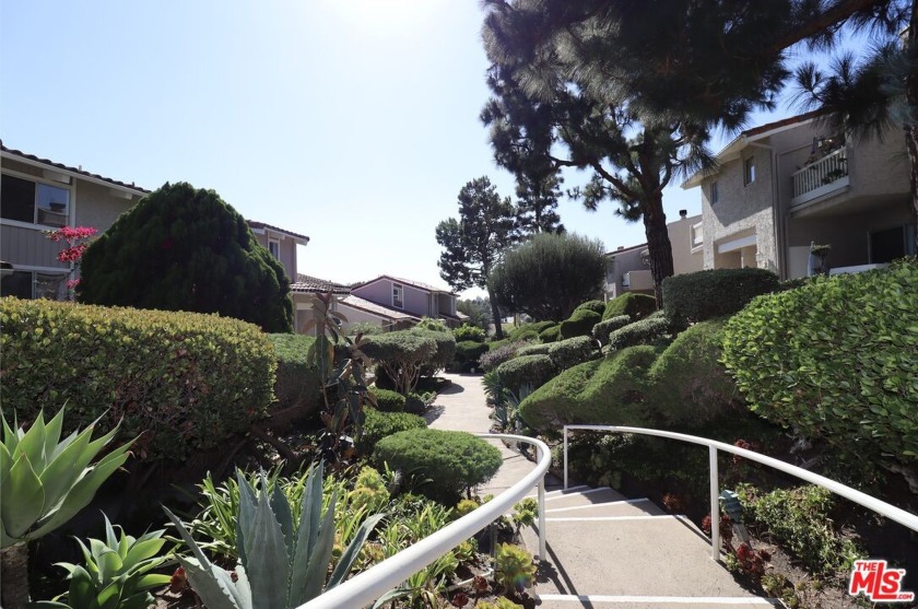 Beautiful, updated townhome in Malibu Villas. This 3 bedroom, 3 - Beach Townhome/Townhouse for sale in Malibu, California on Beachhouse.com