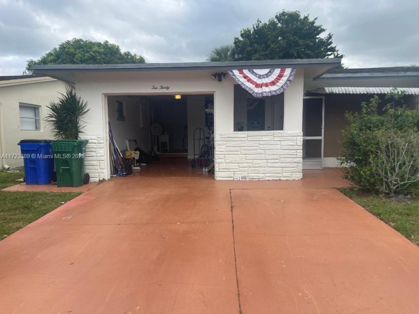 Roomy waterfront 2/2 in Lovely Paradise Gardens  A/C , Flooring - Beach Home for sale in Margate, Florida on Beachhouse.com