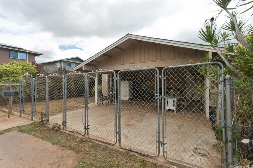 Charming Single-level 3 Bedroom, 2 full bath ideal for - Beach Home for sale in Waianae, Hawaii on Beachhouse.com