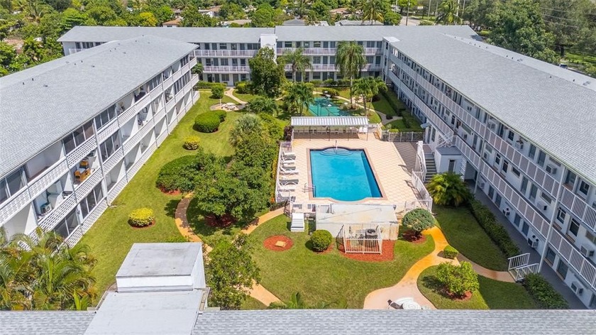 This charming 1-bedroom unit with washer/dryer in Golden Towers - Beach Condo for sale in Miami, Florida on Beachhouse.com