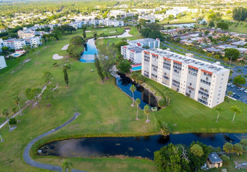 WELCOME TO THIS SPACIOUS PENTHOUSE CONDO WITH A POPULAR - Beach Condo for sale in Lake Worth, Florida on Beachhouse.com