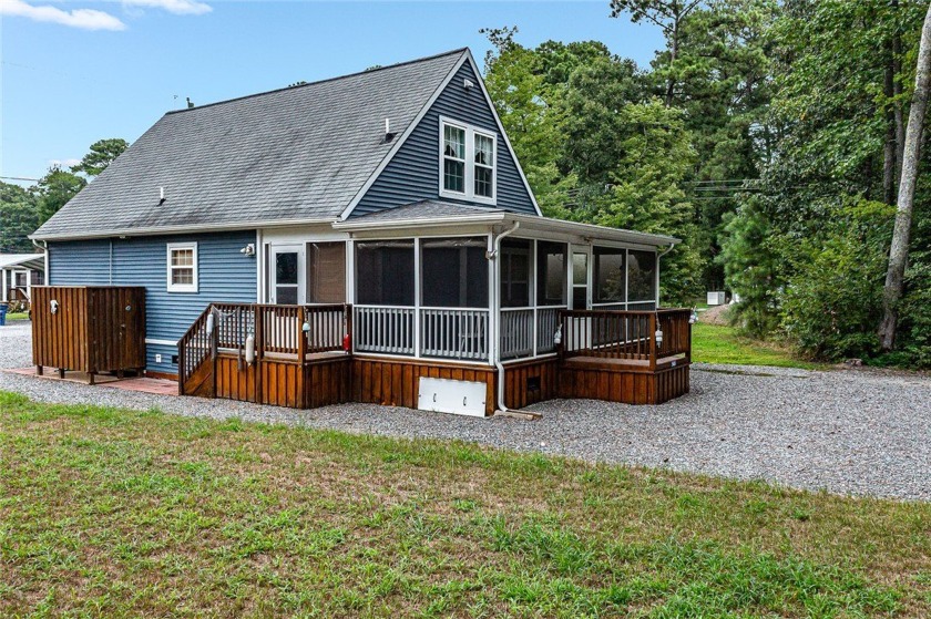 Enjoy the coastal lifestyle with this charming two-story home - Beach Home for sale in Reedville, Virginia on Beachhouse.com