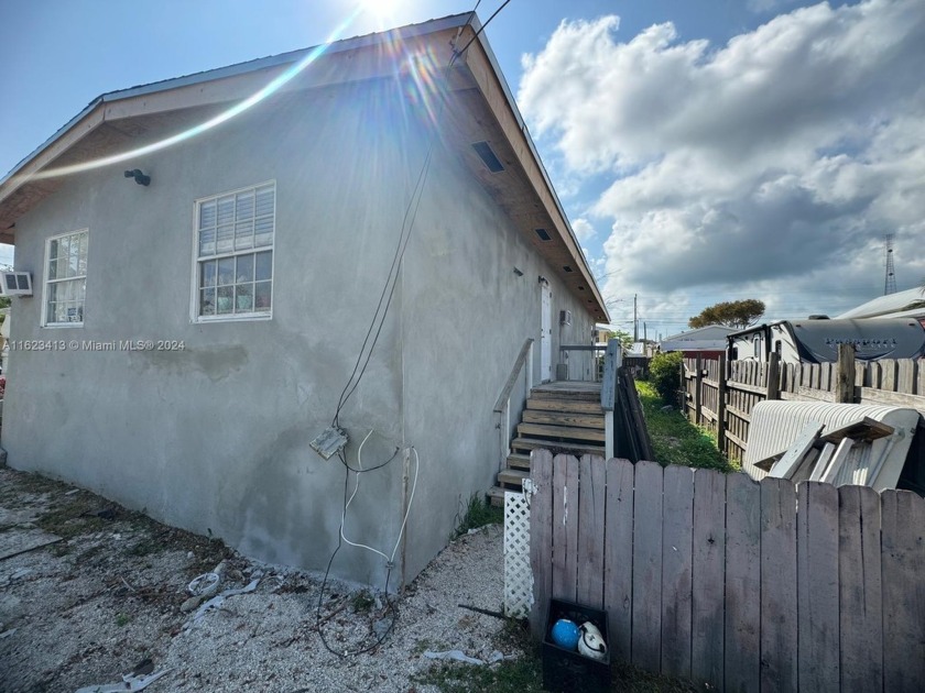 Charming Mobile Home with Untapped Potential in an Ideal - Beach Home for sale in Key Largo, Florida on Beachhouse.com