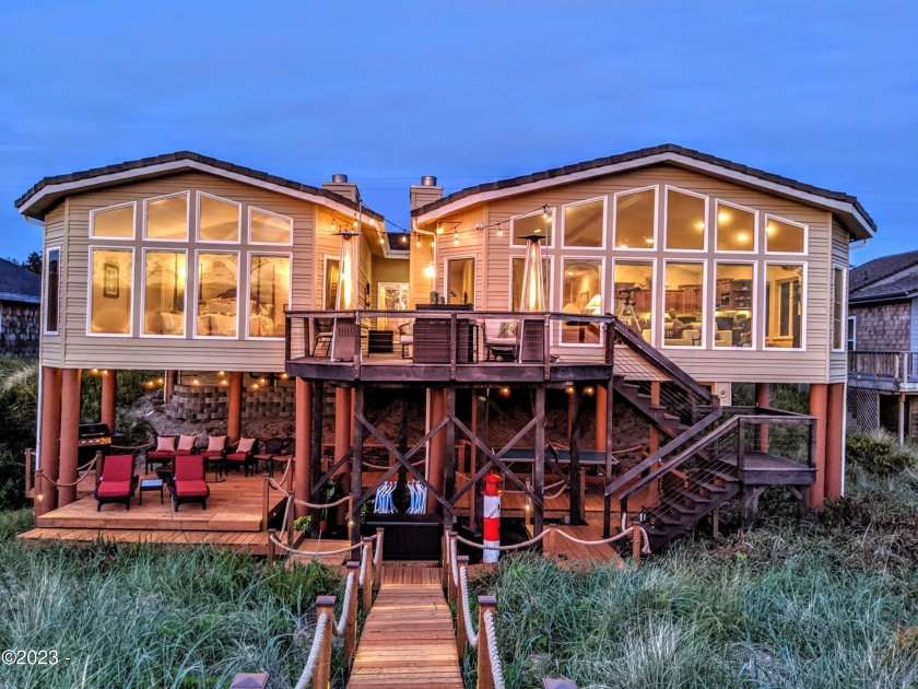 This exquisite oceanfront home is a perfect retreat for those - Beach Home for sale in Waldport, Oregon on Beachhouse.com